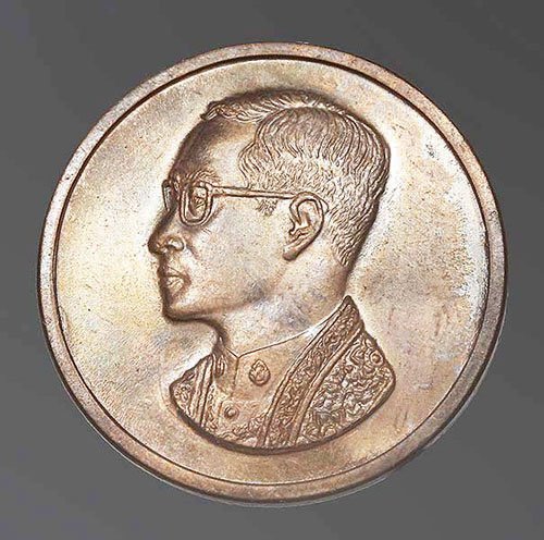เหรียญในหลวง รัชกาลที่ 9 เหรียญคุ้มเกล้า เนื้อนวะ พิมพ์ใหญ่ ปี 2522