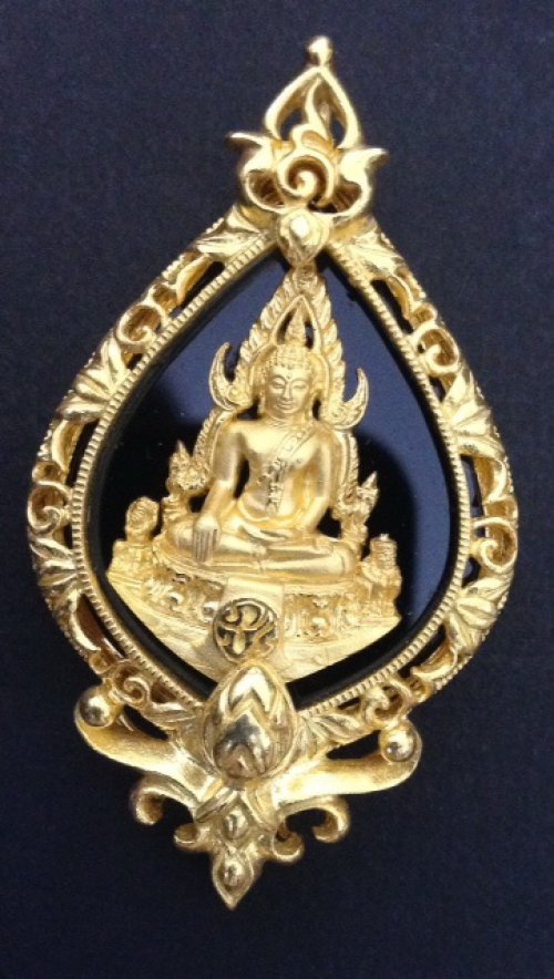 คลิกดูภาพขนาดจริง : เหรียญพระพุทธชินราชทรงหยดน้ำ เนื้อทองคำ9เค หลัง ภปร หมายเลข 75 ปี55 สวยมากครับ 