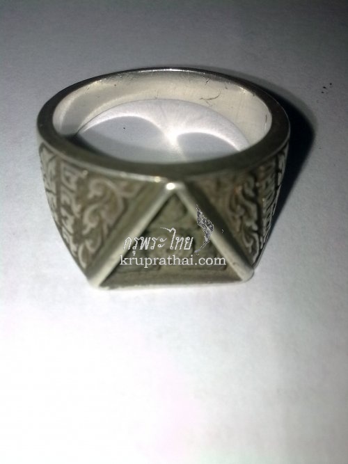 แหวนหลวงพ่อชื้น  วัดญาณเสน ปี 2535 ราคา 3000 บาท เมื่อวันที่ 3/2/2558