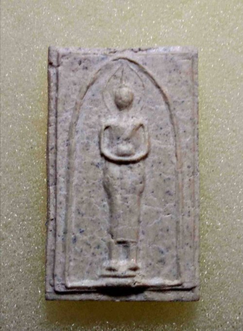 พระพิมพ์อุ้มบาท วัดอรุณ ปี09 หลังตราแผ่นดินเล็ก 