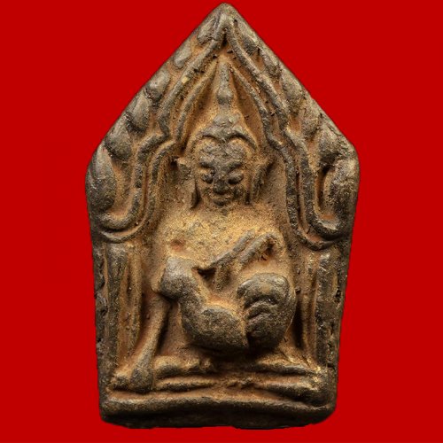 พระขุนแผนอุ้มไก่ แช่น้ำมนต์หลังจีวร เนื้อดำผงกสินไฟผสมใบลาน ปี19