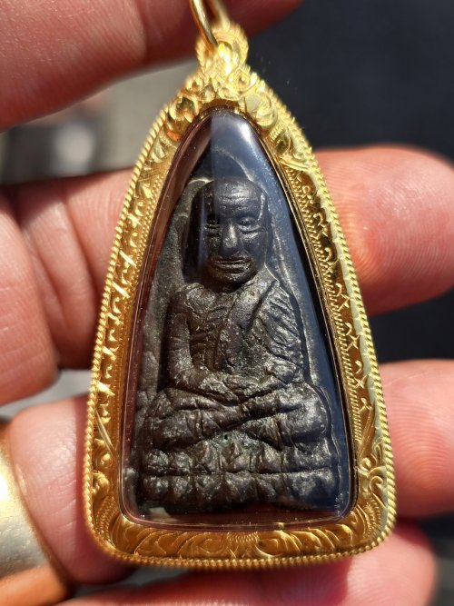 เตารีดหลวงพ่อทวด ปี2505 เนื้อแร่ พิมพ์ใหญ่A วัดช้างให้ พร้อมเลี่ยมทองหนา